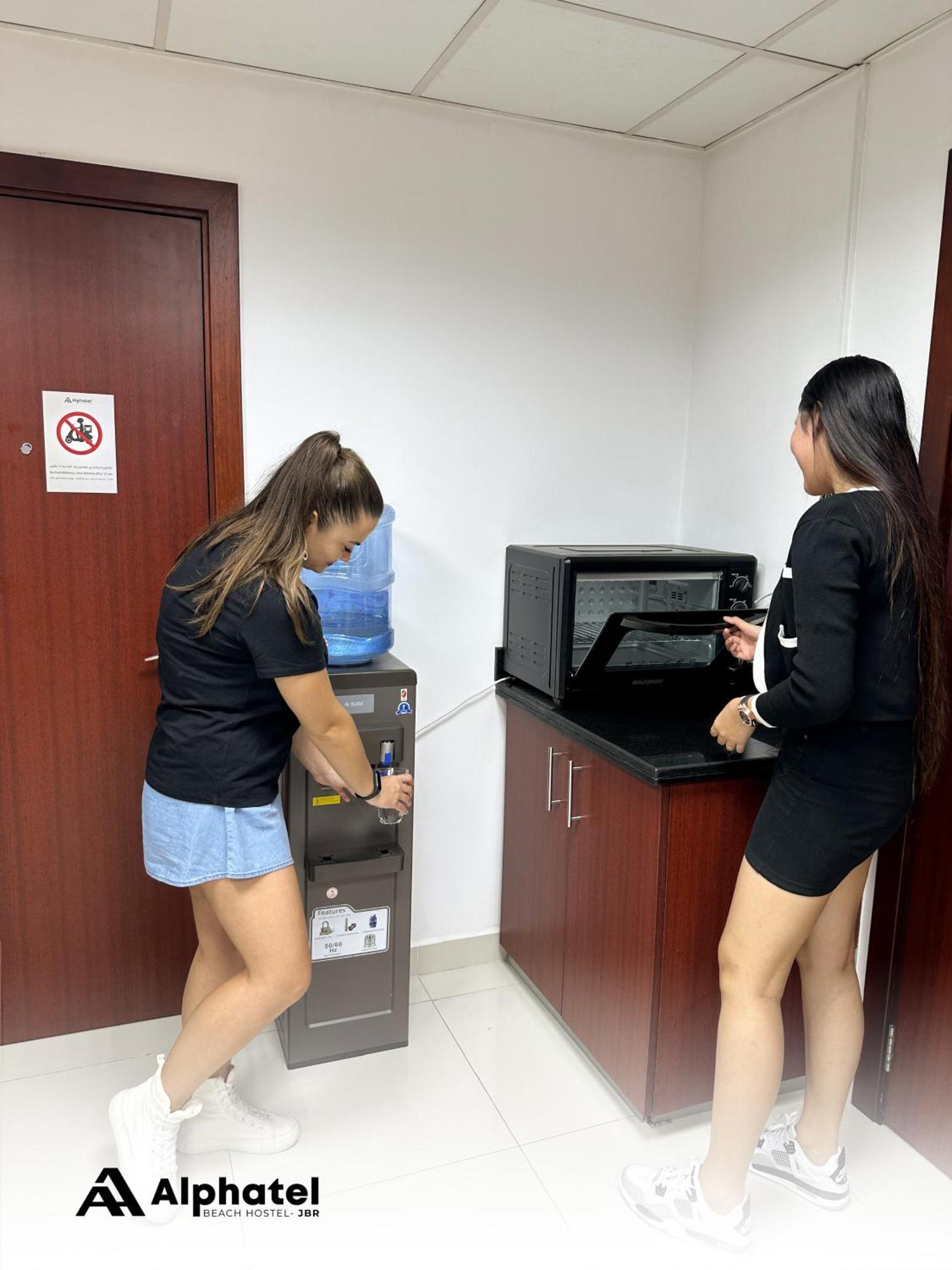 Alphatel Beach Hostel Jbr Dubai Ngoại thất bức ảnh